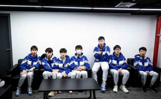 揭秘永劫无间2025灯谜答案：坐卧立卧的动物是什么