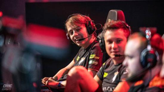 科隆gamescom现场直击：猪肘子、咸面包与玩不完的游戏